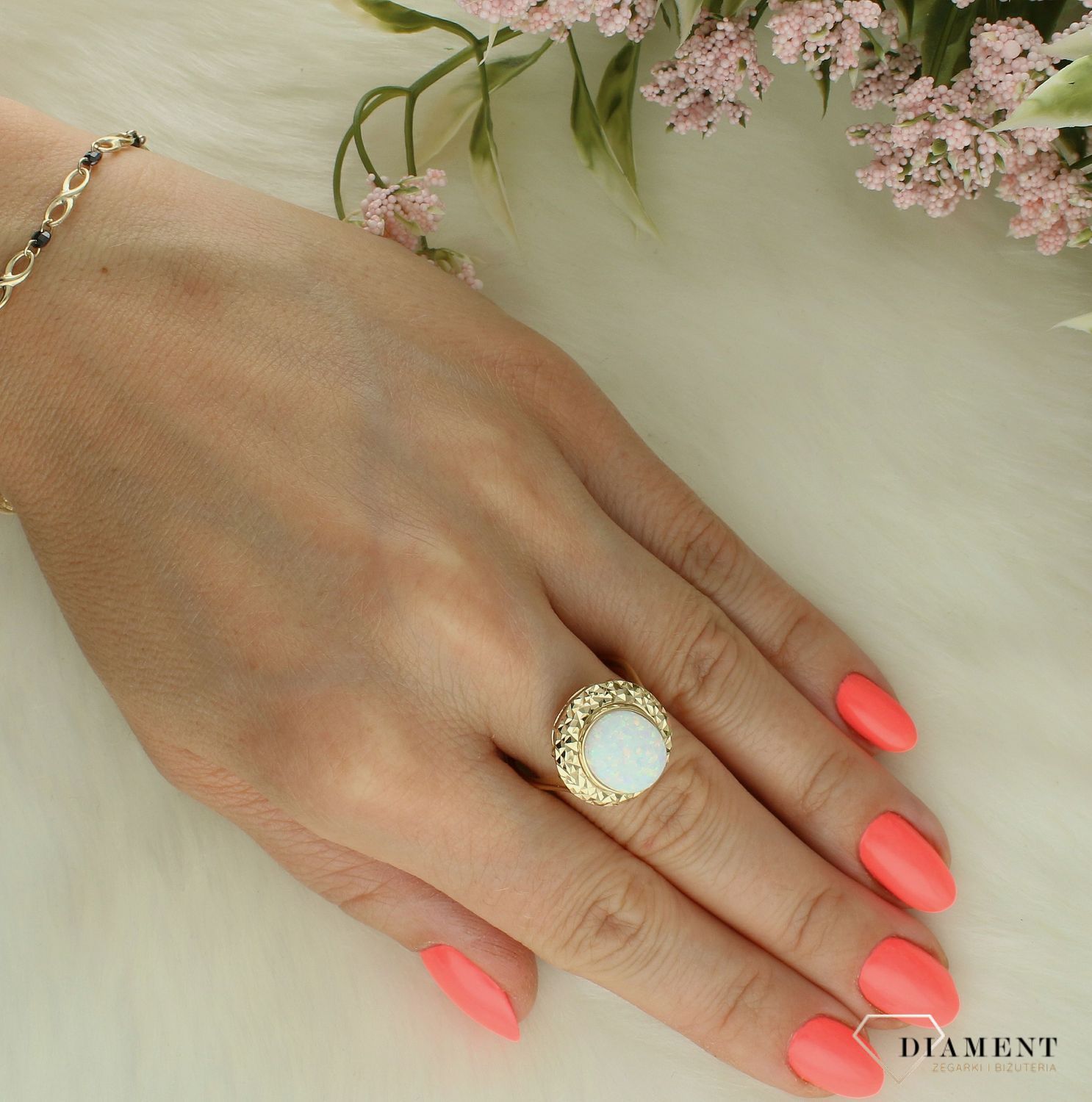 Złoty pierścionek damski 585 efektowny z opalem rozmiar 20 PI 6362 585. Złoty pierścionek damski. Złoty pierścionek z kamieniem syntetycznym. Pierścionek złoty z opalem. Pierścionek złoty próby 585. Złoty pierścionek na prezent dla kob (1).jpg